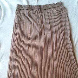 Petite Maxiskirt, sheer w/kneelength underskirt.